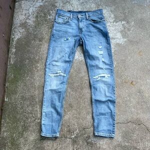 Men’s “Levi’s” Slim Fit Textured Ripped Jeans | Size (W29 L32)